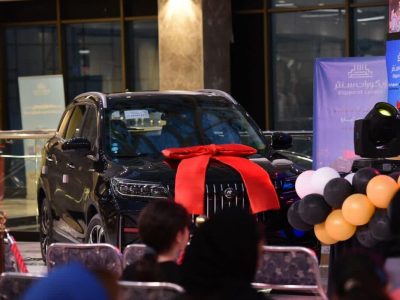 قرعه کشی و اهدای یک دستگاه خودرو تیارا و دهها جایزه نقدی به مشتریان در مجتمع زیگورات سنتر سیرجان