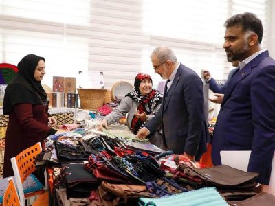 تجلیل دکتر خورسندیان از زنان سرپرست خانوار در سالروز ولادت حضرت زهرا (س) / اختصاص بخشی از منابع قرضالحسنه بانک مسکن به فعالیت های خیرخواهانه
