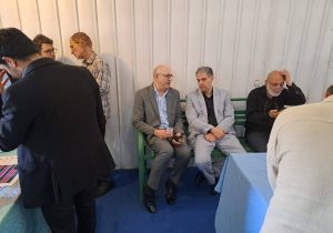برپایی میز خدمت بانک ایران زمین در نماز جمعه تهران