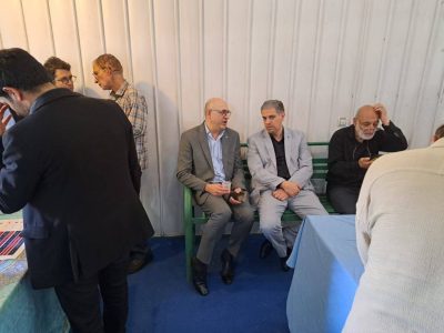 برپایی میز خدمت بانک ایران زمین در نماز جمعه تهران